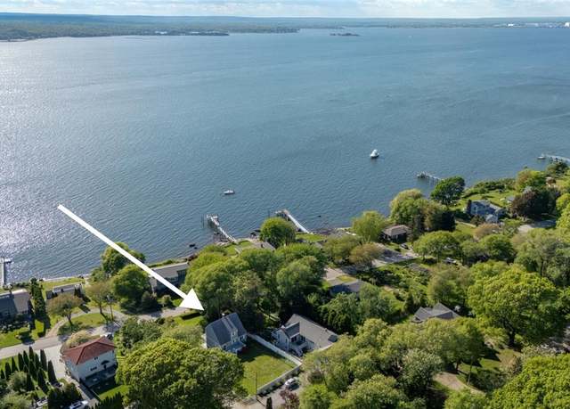 Property at 174 Seaside Dr, Jamestown, RI 02835, 2 beds, 3 baths