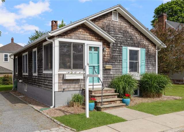 Property at 10 Curry Ave, Newport, RI 02840, 2 beds, 1 bath
