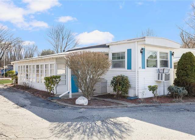 Property at 27 Woodward Rd, Lincoln, RI 02865, 2 beds, 1 bath