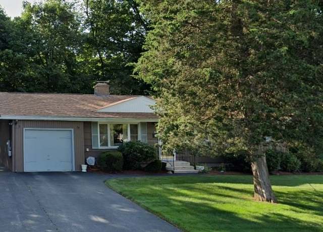 Property at 74 Roosevelt Rd, Cumberland, RI 02864, 3 beds, 1 bath
