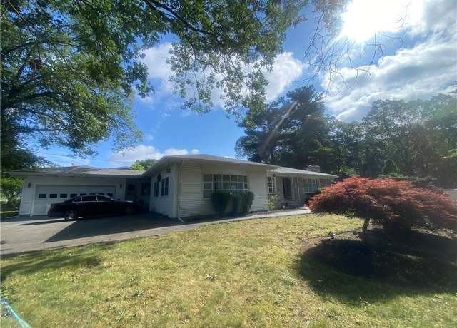 Property at 109 Cobble Hill Rd, Lincoln, RI 02865, 4 beds, 2.5 baths