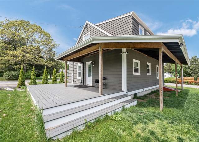 Property at 728 Stafford Rd, Tiverton, RI 02878, 3 beds, 2 baths