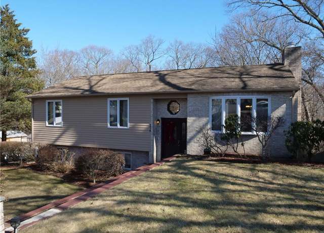 Property at 176 Sumner Ave, Warwick, RI 02888, 3 beds, 2.5 baths
