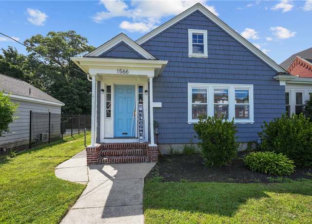 Property at 1566 Lonsdale Ave, Lincoln, RI 02865, 3 beds, 1 bath