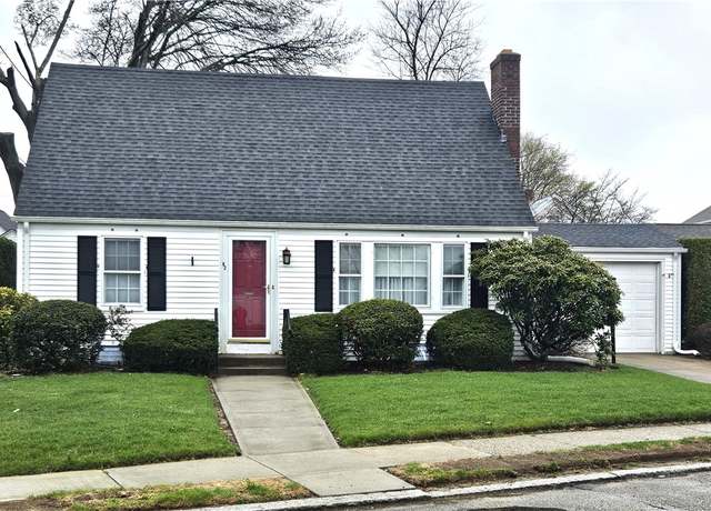 Property at 62 Calaman Rd, Cranston, RI 02910, 3 beds, 1.5 baths