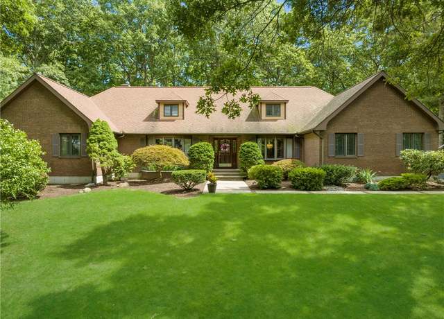 Property at 10 Oak Hill Dr, Lincoln, RI 02865, 4 beds, 3.5 baths