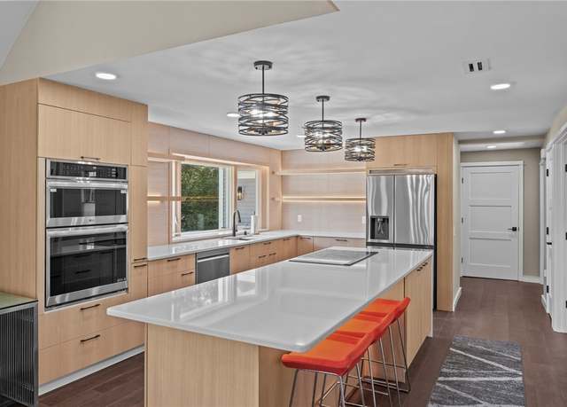 Property at 37 Dye Hill Rd, Hopkinton, RI 02832, 4 beds, 3.5 baths