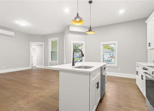 Property at 95 Roanoke St Unit 1A, Providence, RI 02908, 4 beds, 1.5 baths