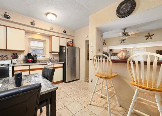 Property at 86 Glen Dr, Warwick, RI 02889, 1 bed, 1 bath