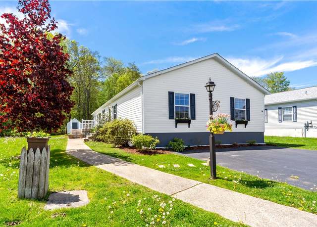 Property at 30 Blackbird Ct, Tiverton, RI 02878, 2 beds, 2 baths
