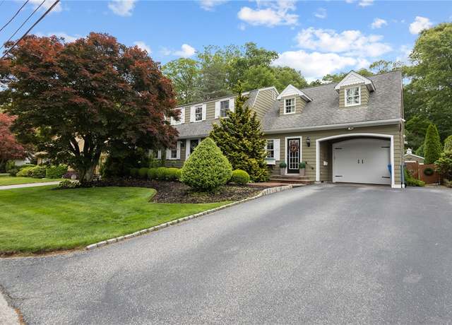 Property at 152 Glen Hills Dr, Cranston, RI 02920, 3 beds, 3 baths