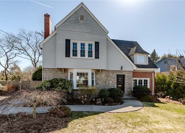 Property at 102 Pleasant View Rd, Warwick, RI 02888, 3 beds, 2.5 baths