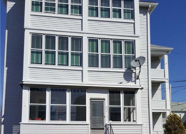Property at 660 662 Elm St, Woonsocket, RI 02895, 9 beds, 4 baths
