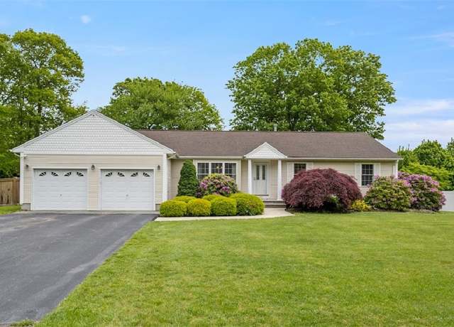 Property at 46 Bakewell Ct, Cranston, RI 02921, 3 beds, 1 bath