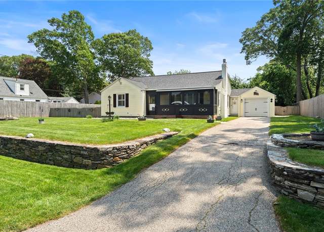 Property at 320 Miantonomo Dr, Warwick, RI 02888, 2 beds, 1 bath