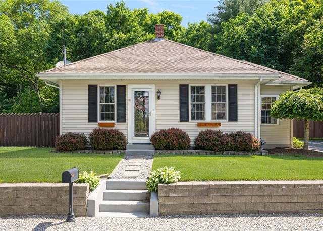 Property at 30 Lincoln St, Smithfield, RI 02917, 2 beds, 1 bath