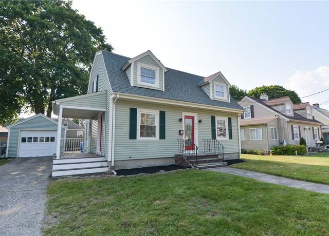 Property at 446 Newport Ave, Pawtucket, RI 02861, 3 beds, 1.5 baths