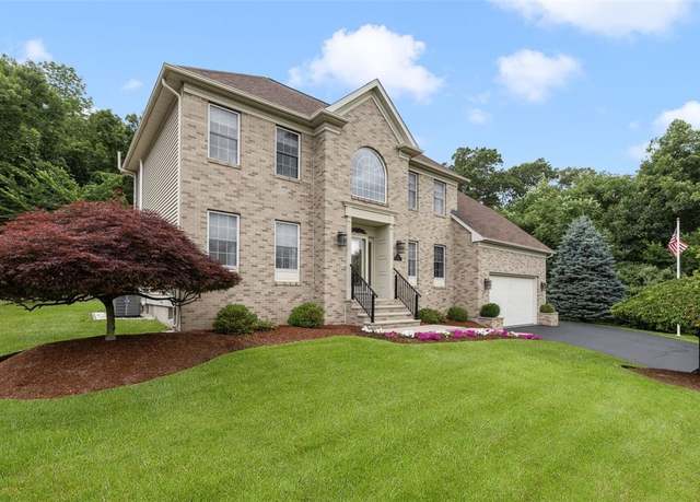 Property at 32 Susan Dr, Cumberland, RI 02864, 3 beds, 2.5 baths