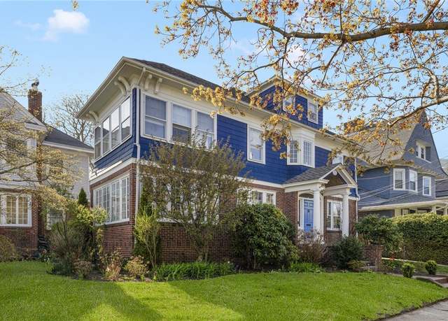 Property at 1305 Narragansett Blvd, Cranston, RI 02905, 5 beds, 2.5 baths