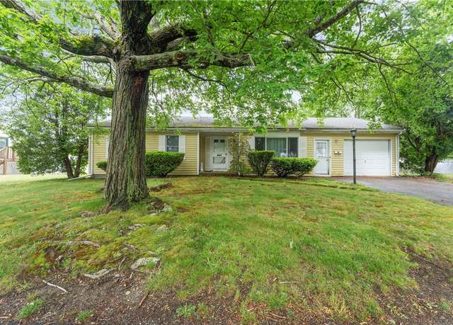 Property at 531 Regan Rd, Somerset, MA 02726, 3 beds, 1 bath