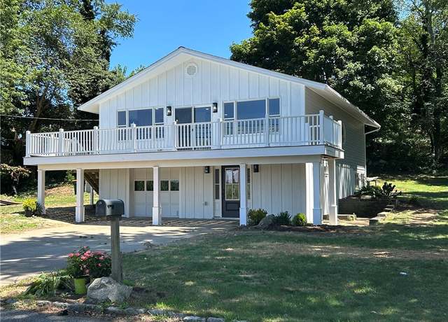 Property at 1055 Anthony Rd, Portsmouth, RI 02871, 4 beds, 3 baths
