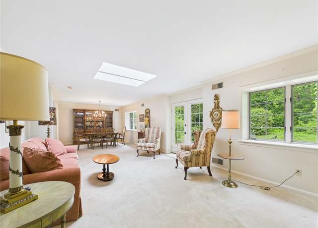 Property at 102 Pine Glen Dr, East Greenwich, RI 02818, 2 beds, 2 baths