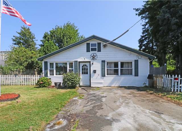 Property at 10 C Woolsey Rd, Middletown, RI 02842, 3 beds, 1 bath