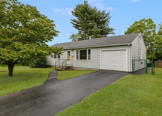 Property at 120 Landis Dr, Warwick, RI 02818, 3 beds, 1 bath
