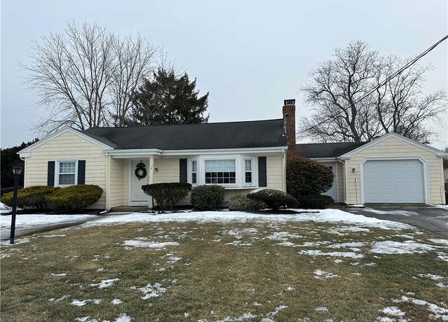 Property at 4 Beverly Dr, Lincoln, RI 02865, 2 beds, 1 bath