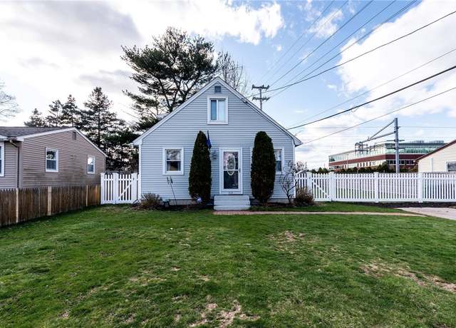 Property at 83 Michigan Ave, Warwick, RI 02888, 3 beds, 1.5 baths