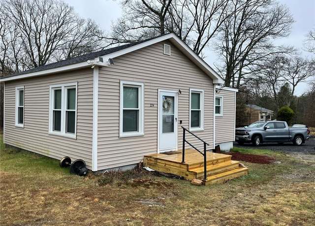 Property at 224 Brayton Rd, Tiverton, RI 02878, 2 beds, 1 bath