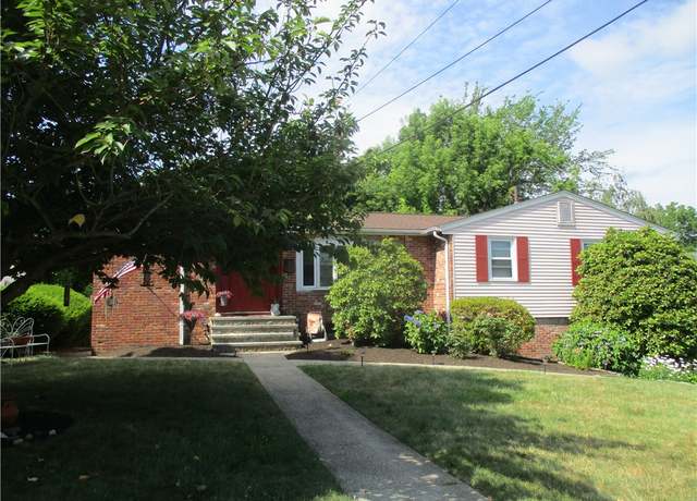 Property at 15 Freedom Dr, Cranston, RI 02920, 2 beds, 3 baths