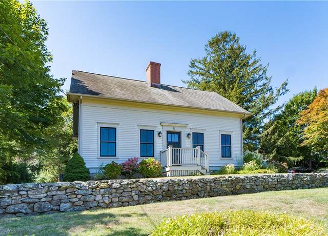 Property at 73 Stone Church Rd, Little Compton, RI 02837, 3 beds, 1.5 baths