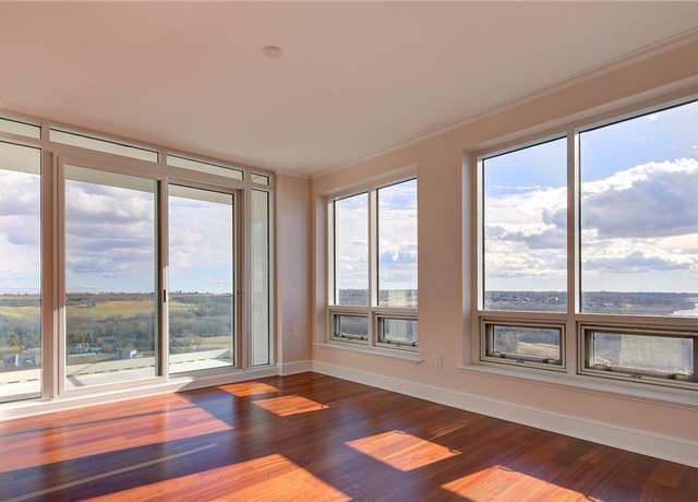 Property at 1 Tower Dr #1802, Portsmouth, RI 02871, 2 beds, 3 baths