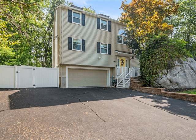 Property at 7 Aurora Dr, Cumberland, RI 02864, 4 beds, 2.5 baths