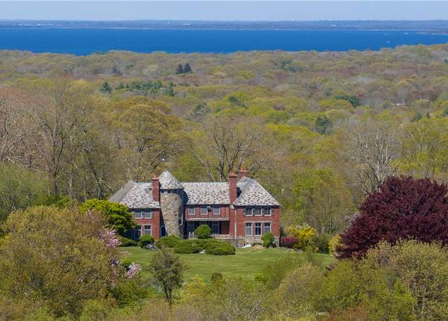 Property at 2180 Tower Hill Rd, North Kingstown, RI 02874, 6 beds, 3.5 baths