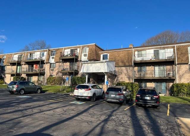 Property at 750 Quaker Ln Unit B205, Warwick, RI 02886, 1 bed, 1 bath