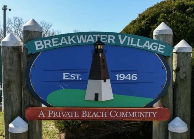 Property at 6 Lane Four Ln, Narragansett, RI 02882, 2 beds, 2 baths