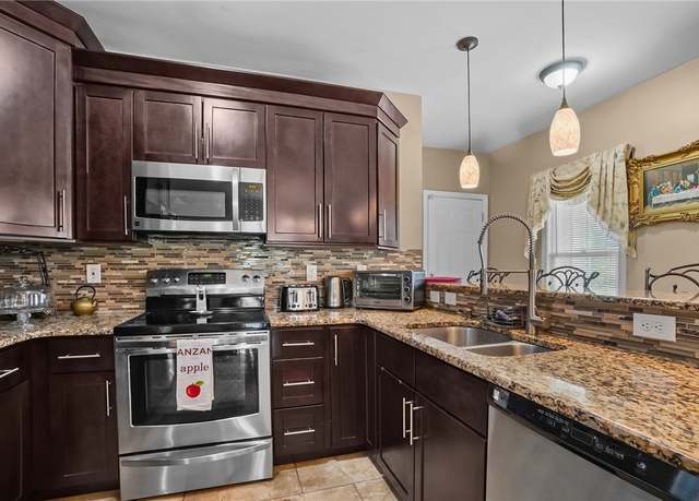 Property at 204 Coyle Ave, Pawtucket, RI 02861, 8 beds, 3 baths