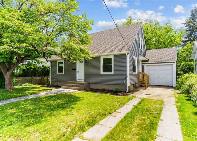 Property at 28 Ferrier Dr, Warwick, RI 02888, 2 beds, 1 bath