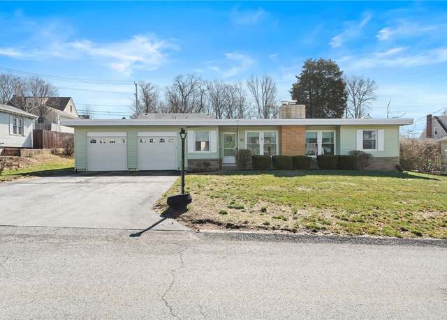 Property at 33 Hilltop Ave, West Warwick, RI 02893, 2 beds, 1 bath