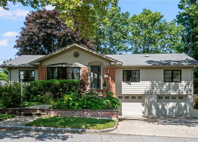 Property at 9 Maxcy Dr, Providence, RI 02906, 3 beds, 3.5 baths
