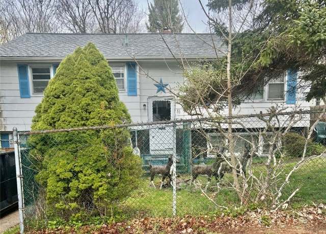 Property at 10 Smith Ave, Newport, RI 02840, 3 beds, 1.5 baths
