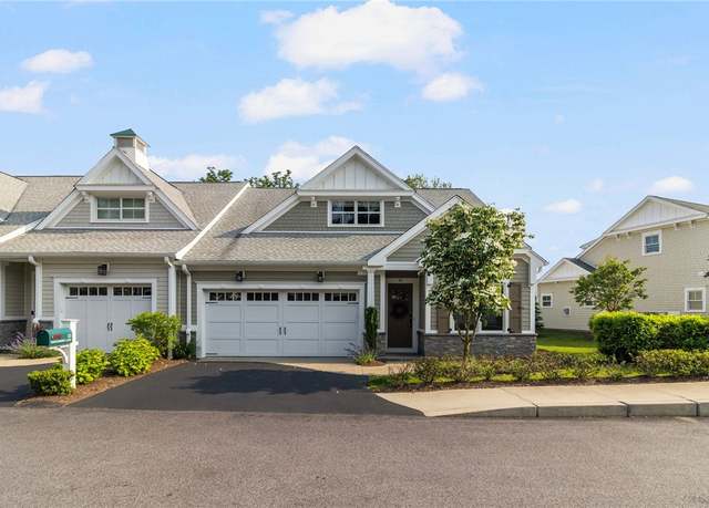 Property at 23 Middleberry Ln, East Greenwich, RI 02818, 2 beds, 2.5 baths