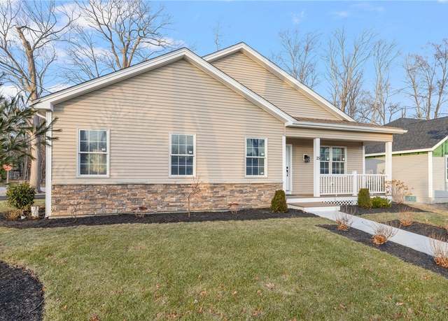 Property at 25 Summit Dr, Cranston, RI 02920, 3 beds, 2.5 baths