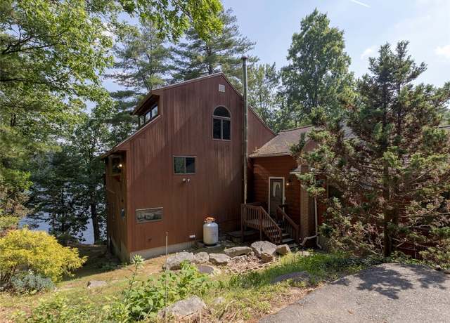 Property at 11 White Ave, Concord, MA 01742, 4 beds, 3 baths
