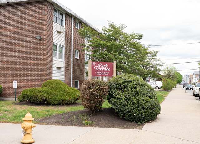 Property at 76 Park St Unit C1, Pawtucket, RI 02860, 1 bed, 1 bath