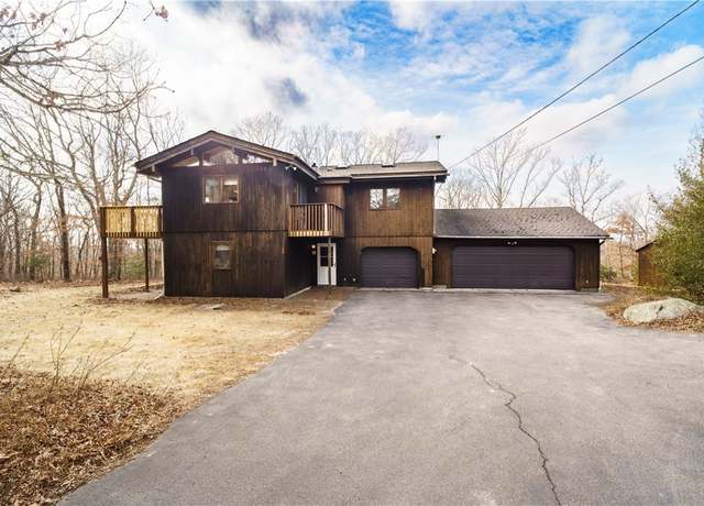 Property at 2 Miranda Dr, Richmond, RI 02892, 2 beds, 2.5 baths