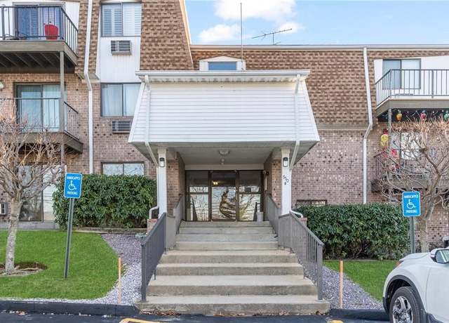 Property at 750 Quaker Ln Unit B302, Warwick, RI 02818, 2 beds, 1 bath