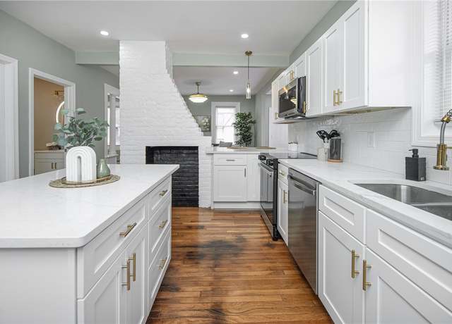 Property at 179 Ocean St, Providence, RI 02905, 3 beds, 2 baths